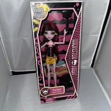 2010 Monster High*  Gloom Beach*  Draculaura Doll* Mattel #T7993 NIB