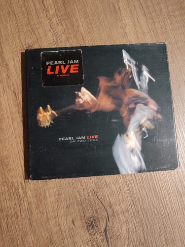 Pearl jam live on - -,