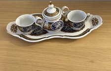 LIMOGES Tazzine da caffè con zuccheriera e vassoio in porcellana  In Oro.