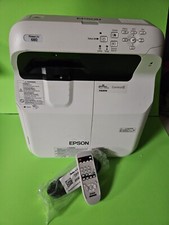 Proiettore Cucito Epson PowerLite 680 XGA Lancio Ultra Corto con Lampada Nuova 