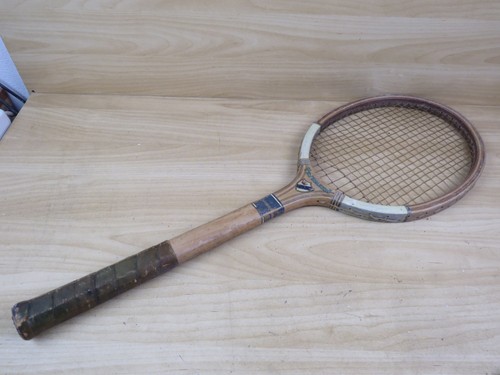 Vecchia racchetta tennis - vecchia,