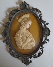 Icona capoletto Madonna simil avorio vetro ovale cornice bronzo dorato velluto