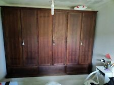 Armadio a 6 ante con 3 cassettoni.