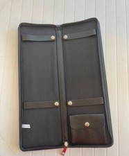 Porta cravatte da viaggio in similpelle nero. Tasca per polsini e gemelli