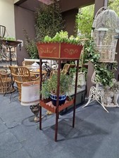 Trespolo porta piante in latta e ferro rosso e  oro h. Cm.  120x40x34 sec. XX ^