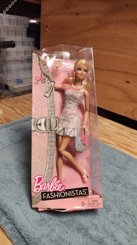 Barbie fashionistas 2011 - barbie,