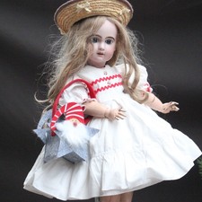 Robe de poupée ancienne avec