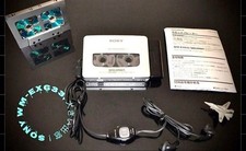 Walkman cassetta argento Sony WM-EX633 completamente testato condizioni...