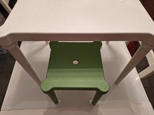 Tavolino e sgabello per bammbini
