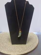 Collana tono oro con ciondolo