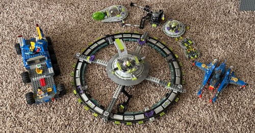 Lego alien mothership 7065 - alien,