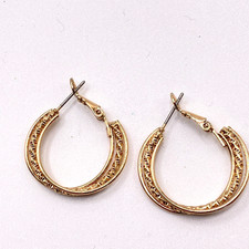 Orecchini a cerchio decorativi