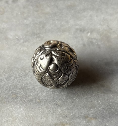 Perlina focale repousse