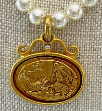 Collana di perle finte