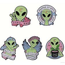 Set di spille smaltate aliene