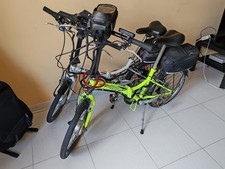 Due biciclette pieghevoli a