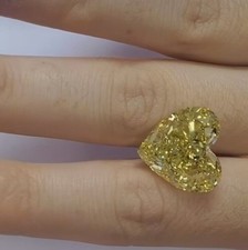 Anello con diamanti cuore