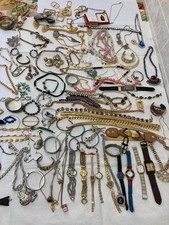 LOTTO BIGIOTTERIA STOCK BRACCIALI COLLANE SPILLE OROLOGI ECC..