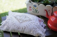 ANTICA FEDERINA CON MERLETTO AD AGO