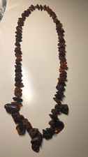 collana d’epoca in ambra grezza. 72 cm di lunghezza. ottima conservazione.