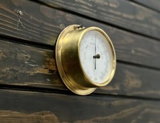 Antico barometro aneroide nave