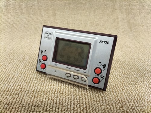 Nintendo game watch - watch, judge