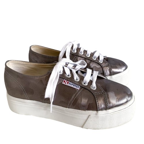 Sneakers stringate con plateau