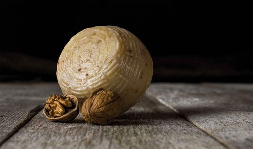 Pecorino alle noci - alle,