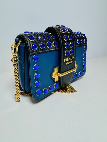 Prada cahier exclusive - prada,