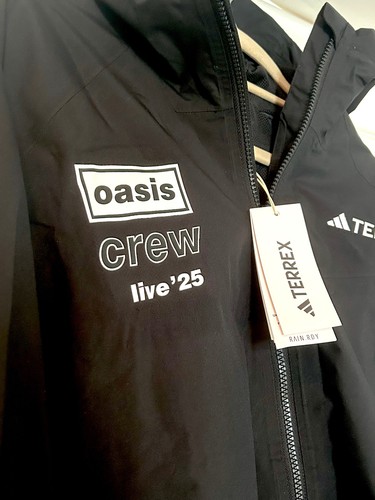 Oasis crew live 2025 - oasis, staff
