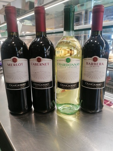Vino rosso bianco - bianco, bottiglie