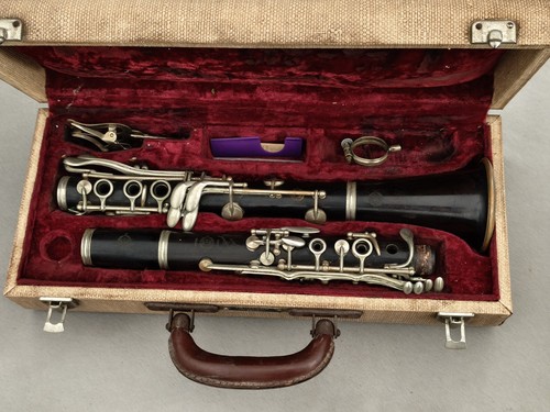 Clarinet selmer centered - centered, tone
