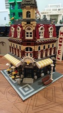 LEGO Cafe Corner (10182) Di proprietà di un adulto, costruzione completa - 1 minifigure vedi foto