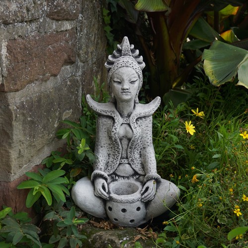 Sarasvati dea indù - statua, in