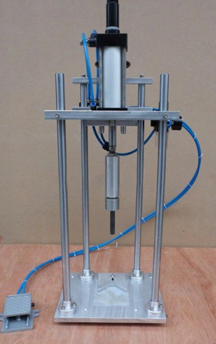 Tappatrice pneumatica per