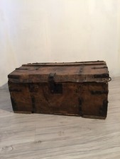 Baule antico da viaggio  in legno rivestito in cuoio
