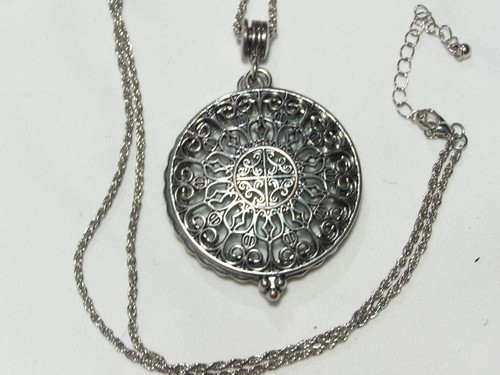 Collana con ciondolo - collana,