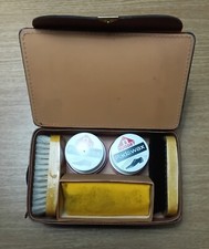 Borsetta In Pelle Marrone Chiaro Per Lucidare Scarpe Con Accessori