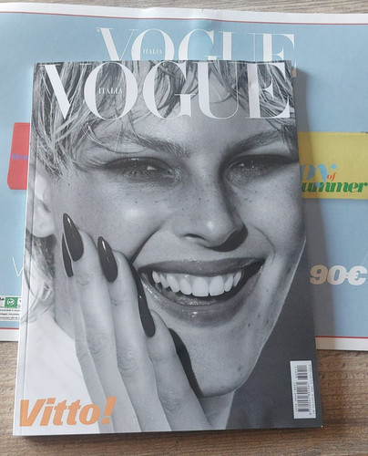 Vogue italia magazine agosto - italia,