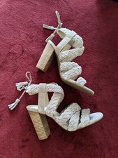 Cravatta donna BCBGeneration LEDINA marrone chiaro intrecciata scamosciata tacco alla caviglia. 8M. Nuovo con scatola