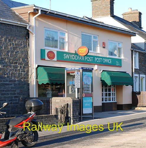 Photo bow street post office - street,
