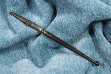 Acciaio tracciante, legno e