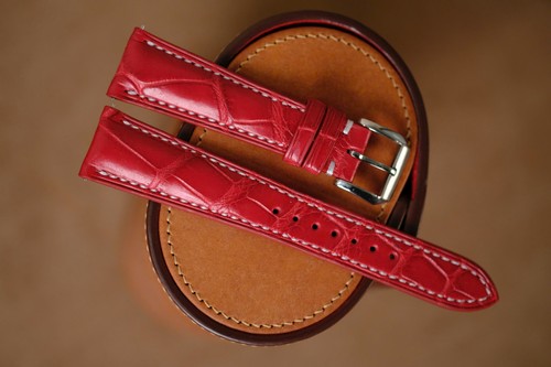 Cinturino orologio rosso fatto