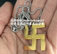 Collana con ciondolo svastica