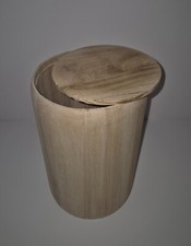 piccola botte in legno grezzo 