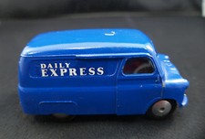 corgi GB n° 403 camionnette Bedford Van Utilecon Daily express ancien