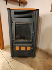 stufa a pellet con canna fumaria. Ptz 26000 calorie, riscalda 100 mq ambiente 