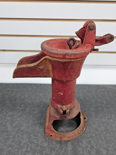 Antica pompa mano per pozzi - a,