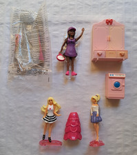 Lotto mini Barbie e accessori, mobili