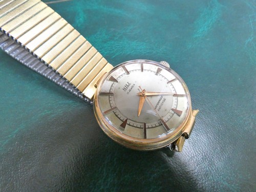 Questo orologio meccanico
